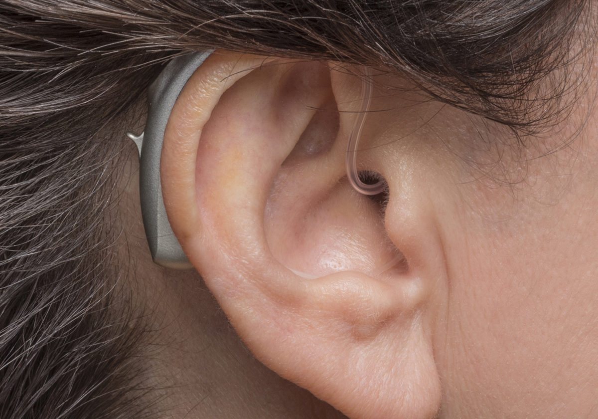 Phonak_Behind_The_Ear_Female_Side_Crop